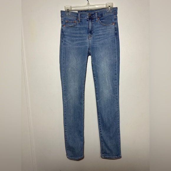Gap Classic Straight Mid rise Jeans Size 27/4 - Picture 1 of 4